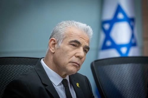 יאיר לפיד נפרד: "עשרות שנים קראתי לו 'אבאלה'"