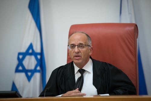 דיון סוער בבג"ץ: אליעד שרגא מקלל; השופט סולברג מאיים לעצור