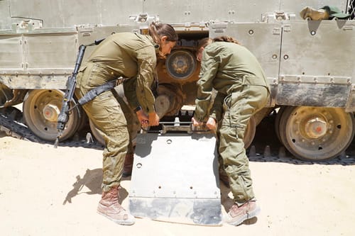 הרמטכ"ל התקפל מול הרבנים: הטנקסטיות לא ישרתו בחיל השריון