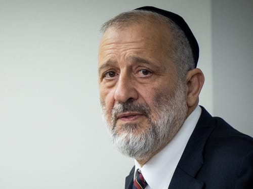 אריה דרעי מרים ידיים: "חוק הגיוס לא יעבור"