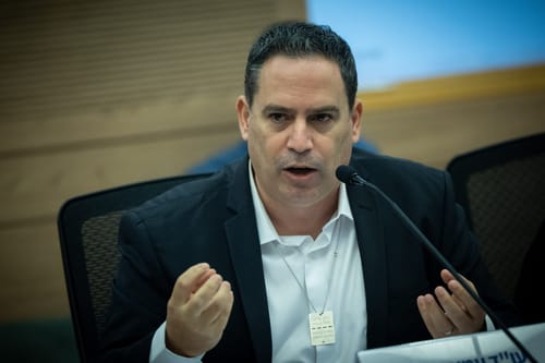 עמית בכר בתגובה ראשונה לסערה: "לא היו דברים מעולם"
