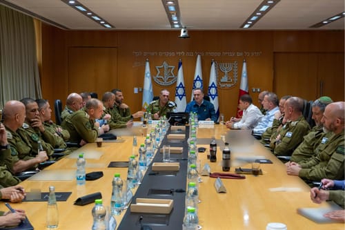כאוס במטה הכללי: צה"ל מתנהל ללא מפקדים קבועים בבור