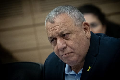 איזנקוט משיב אש ונכנס בבנט: "אמירות פופוליסטיות"