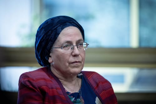 סטרוק נגד שבות רענן: "זה לא מפריע לך?"