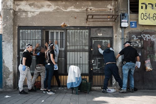 באמצעות סמויים: רשת ענק של סחר בסמים נתפסה בת"א. צפו במעצרים