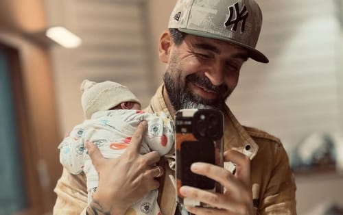 אחרי שהפך לאב לשלושה: רותם כהן חוזר למוזיקה עם שיר חדש