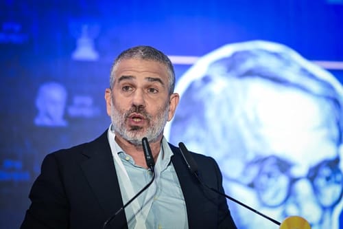 ינון מגל: "בדרך כלל אני לא מתייחס למפגר הזה"