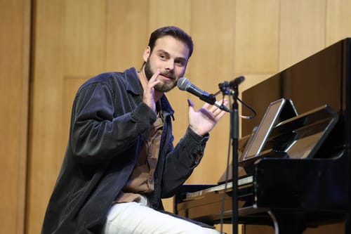 אלון אהל משתף בתהליך השיקום אחרי השבי: "אני רק מסתכל למעלה"