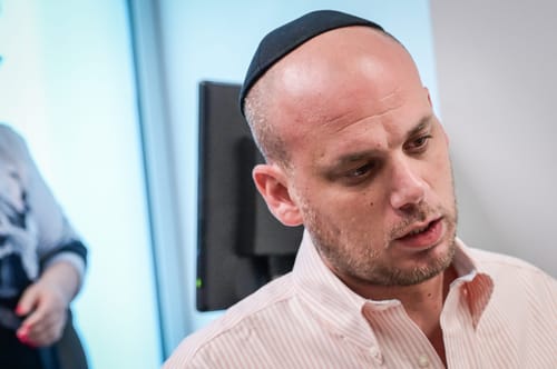  אלי פלדשטיין זומן לחקירה בלהב 433