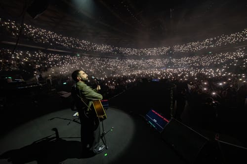 בן צור מצליח לעשות מה שאף זמר סרוג לא עשה עד היום