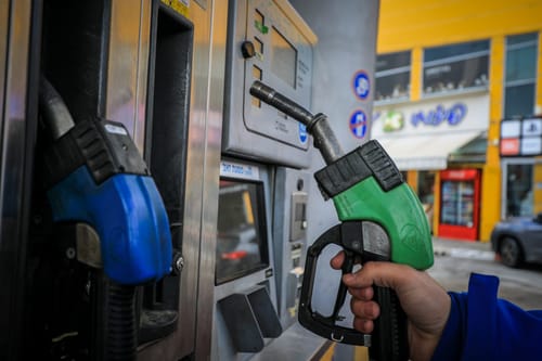 מכה לנהגים: החל משבוע הבא - זינוק דרמטי במחיר הדלק