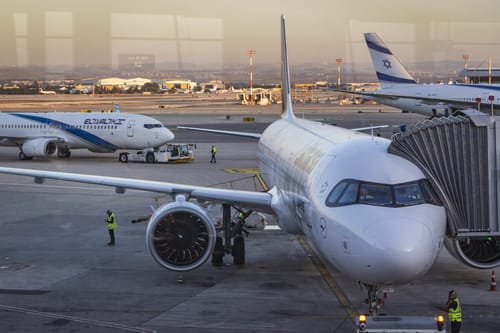 למרות מטחי הטילים: פרטי ההחלטה על המשך הטיסות בשמי ישראל