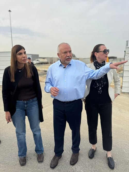 ליברמן במעבר כרם שלום: "ממשלת ה-7 באוקטובר מעבירה מס לחמאס"