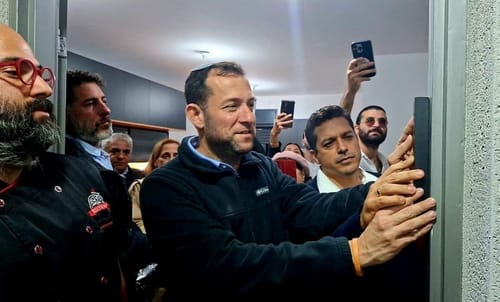 יוסי דגן והשר שיקלי קבעו מזוזה בבית עולים צרפת בשומרון