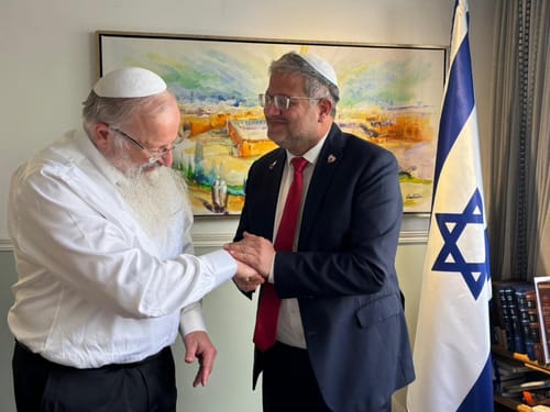 בברכת הרב אליהו: בנות שירות ישולבו במודיעין המשטרה והשב"ס