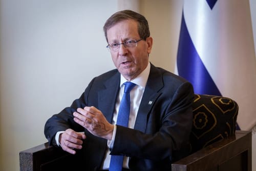 תקרית בינלאומית: גם הנשיא התנצל בפני הפטריארך הלטיני