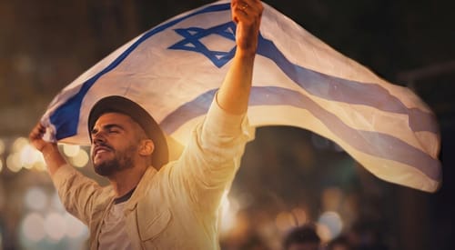 "אנחנו לא בורחים ממלחמה": הזמר שמבקש להפוך את השיר שלו להמנון