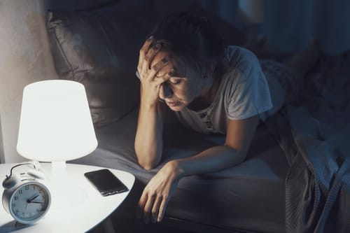 הפתרון לנדודי השינה שלכם: 9 מאכלים שיגרמו לכם להירדם בשניות