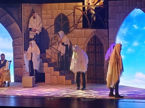 הצגת הבכורה "חזון עובדיה"