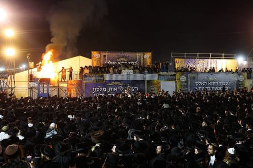 במקום מירון: אדמו"רים בוחנים הדלקות במערת המכפלה
