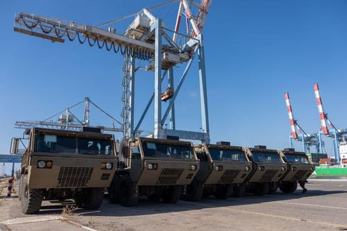 תוך 24 שעות: אלפי טונות של ציוד צבאי הגיע לישראל