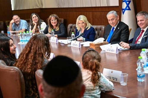 בזמן המשבר האיראני: נתניהו משדר עסקים כרגיל