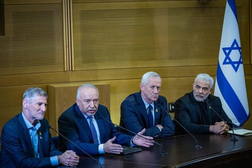 סקר מנדטים: מכה קשה לגוש מתנגדי נתניהו; זה המרוויח הגדול