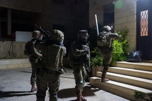 יום אחרי הפיגוע: כוחות צה"ל פשטו על בית המחבל בחברון