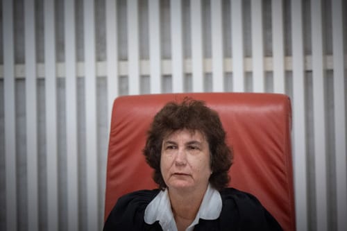בג"צ מחייב את המדינה לתת לצלב האדום לבקר מחבלים