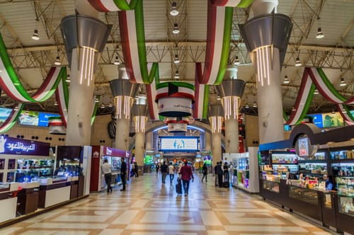מצב חירום הוכרז בכווית: פצועים ונזק בשדה התעופה