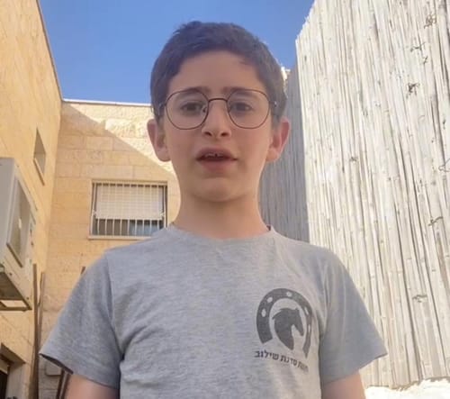 מרגש: נער מקדומים גייס תרומות לילד שחולץ מעיר ערבית בצפון
