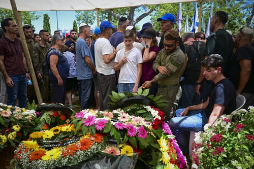 איתן למברג הובא למנוחות: "היית אמור להנהיג את המדינה הזאת"