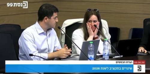 צפו: נציגת משרד רה"מ ננזפת ופורצת בבכי