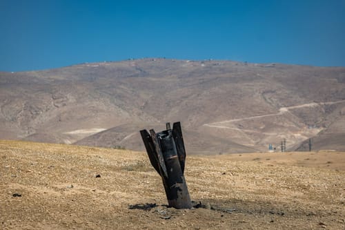 תמונת היום: שבר טיל באמצע המדבר