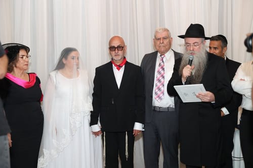 אחרי שהיה הומו - נישא לאישה: החתונה המרגשת של מעצב האופנה