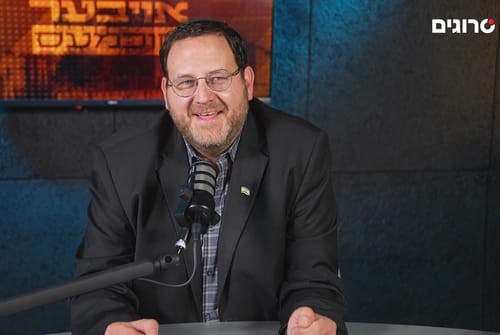 "אויבער חוכמעס" ביידיש: "עברית רעדט מען, יידיש רעדט זיך" *  