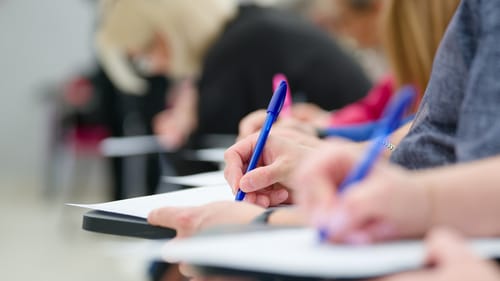 נתוני האמת של מבחן הלשכה נחשפים: מי באמת עובר ואיך שורדים ההמתנה?