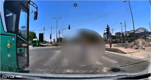 דרמה בפתח תקווה: אדם ניסה לחטוף ילדה בת 11 באמצע הרחוב