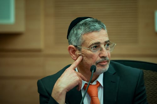 כאוס בשוק הכשרות: משרד הדתות דורש לבטל את האישור ל"צהר"