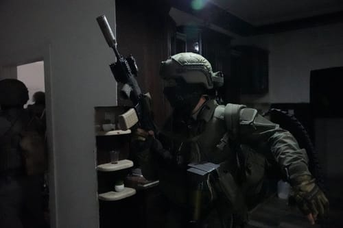 פרטים חדשים על הפשיטה: כך הפליל "הנווד" עשרות סוחרי נשק