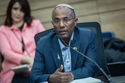 סולומון שוב מורד: אצביע נגד חוק העריקים