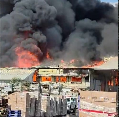 שריפת ענק בשדרות: אזור התעשייה שער הנגב פונה