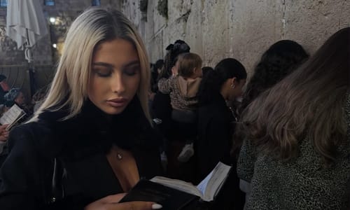 הזמרת הישראלית מפתיעה: "אני מאוד מאמינה ומשתדלת להתחזק"
