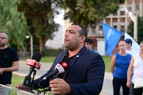 אביר קארה מודיע: בבחירות הקרובות לא אתמודד לכנסת