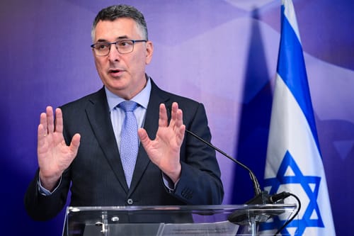 "מהלך מעוות מוסרית": סער הגיב לבריטניה בסדרת צעדי נגד