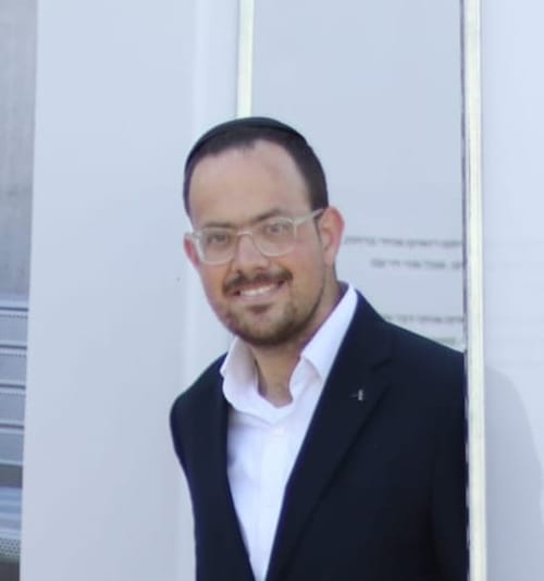 ״הפסיכיאטר צריך אשפוז במקומי. אני אדם רגיל״