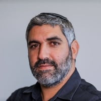 גיא עזרא