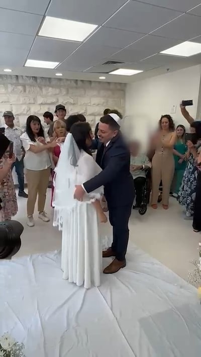 האם התאשפזה, החתונה עברה למחלקה בבית החולים