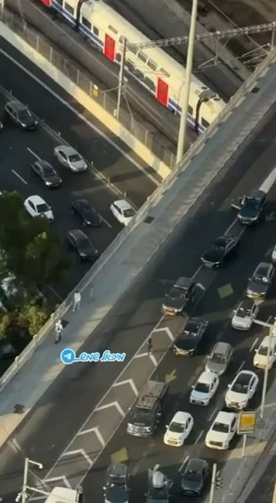 תיעוד חריג: מאבטחו של נתניהו שולף נשק ארוך