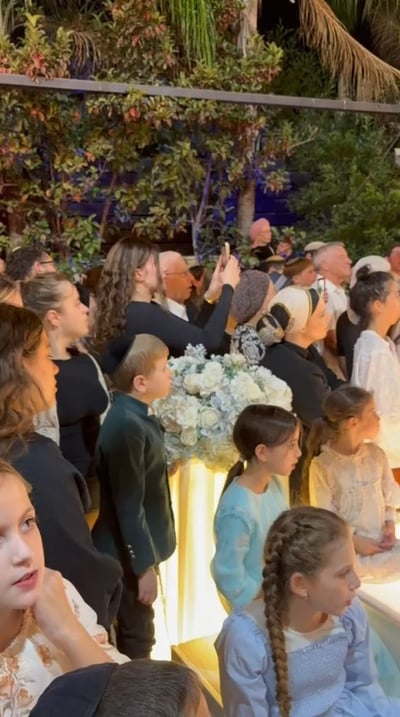 מרגש: אחרי שלקה באירוע מוחי - יונתן רזאל מנגן בחתונת בתו. צפו